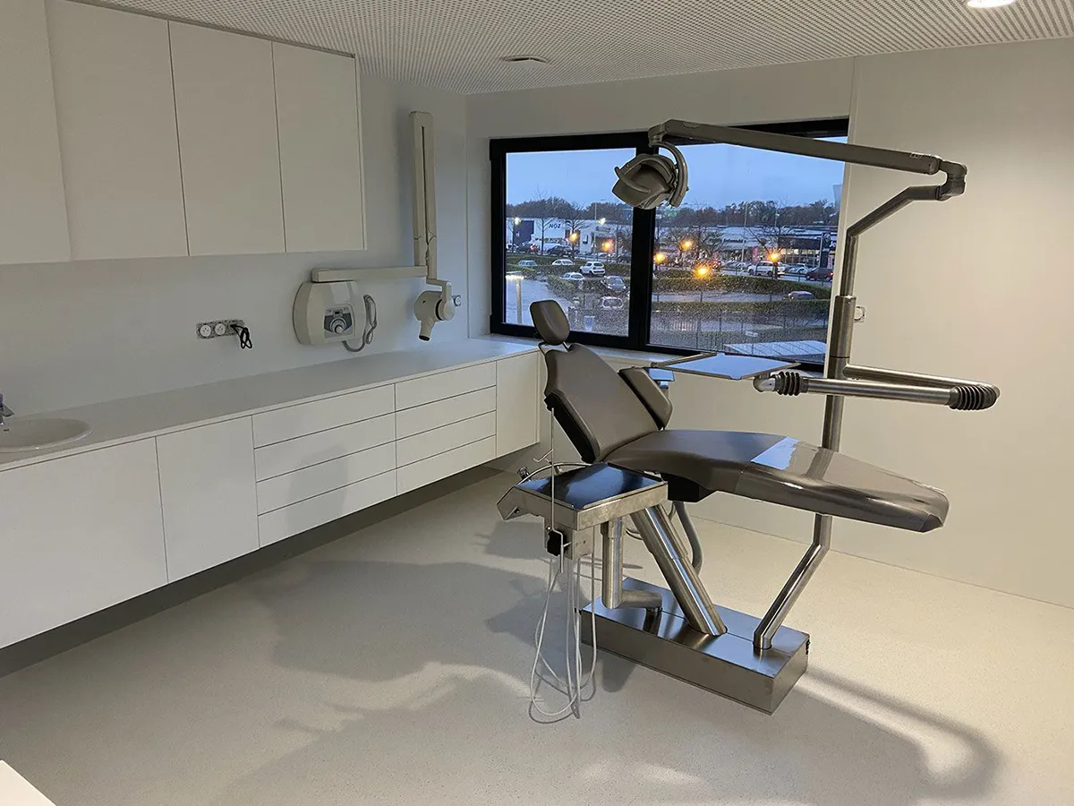 Bretagne Service Dentaire Materiel Dentaire Rennes Autre Angle De Vu Du Fauteuil Dentaire Avec Ses Equipements 1600h
